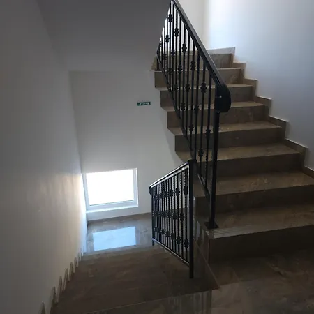 Riva Srebrno Jezero *