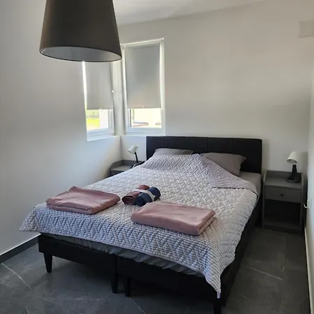 Riva Srebrno Jezero Veliko Gradište